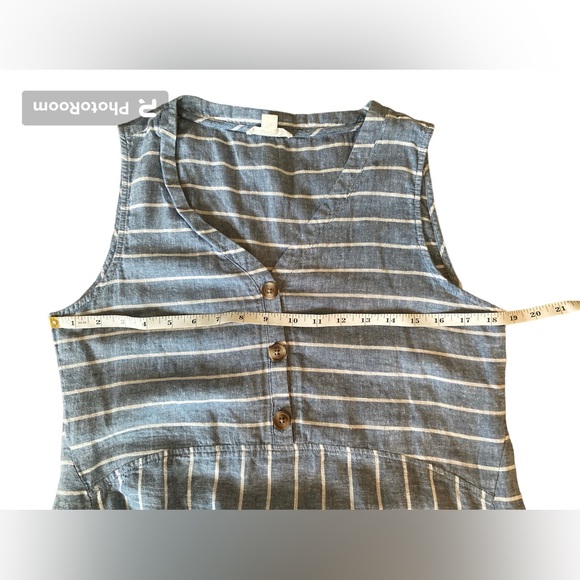 Beachlunchlounge Sleeveless V-Neck Top. Size Medium. - Picture 5 of 8